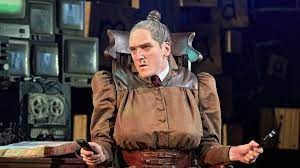 shoutout from Elliot Harper (Miss Trunchbull)