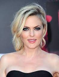 shoutout from Elaine Hendrix